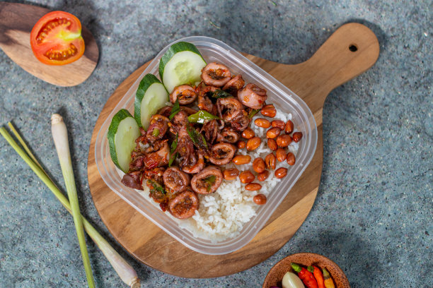 麻辣鱿鱼炒花生黄瓜饭图片下载