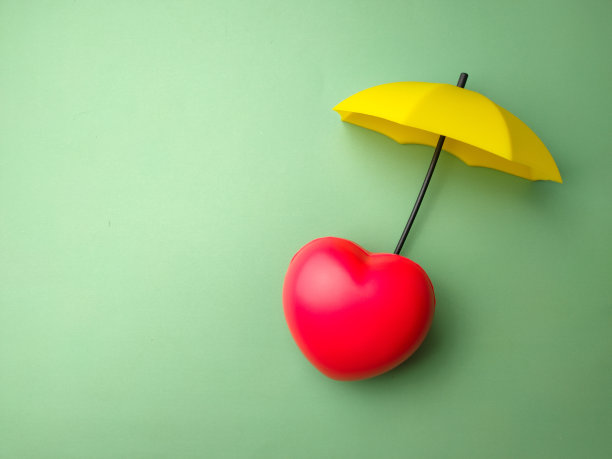 红心，绿底黄伞。图片下载
