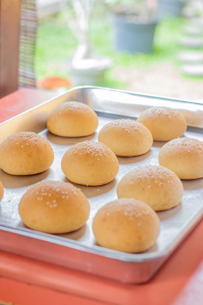 刚出炉的自制面包图片下载