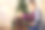 女孩把头往后仰，闭着眼睛，男孩抱着她图片下载