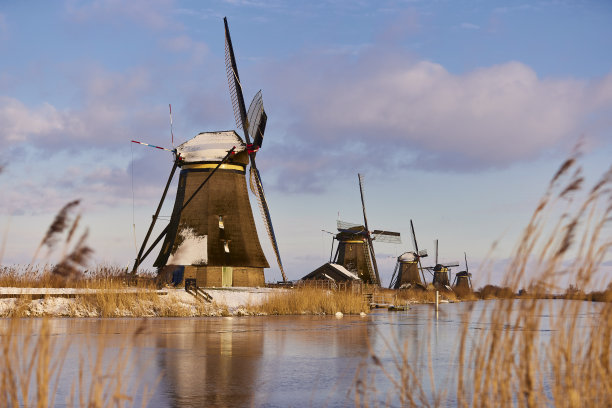 冬天的金德迪克风车。图片下载