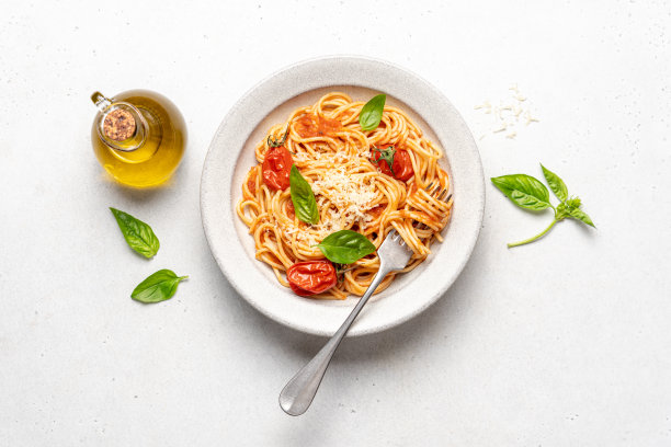 传统的意大利面配番茄酱图片下载