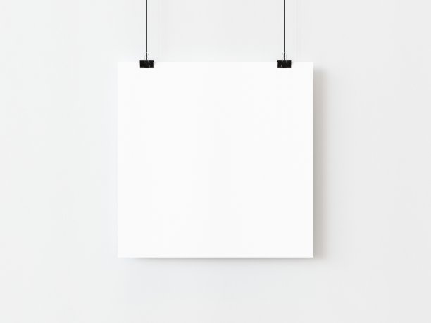 一个空白的正方形海报模板挂在线与回形针在白色背景。三维演示图片下载