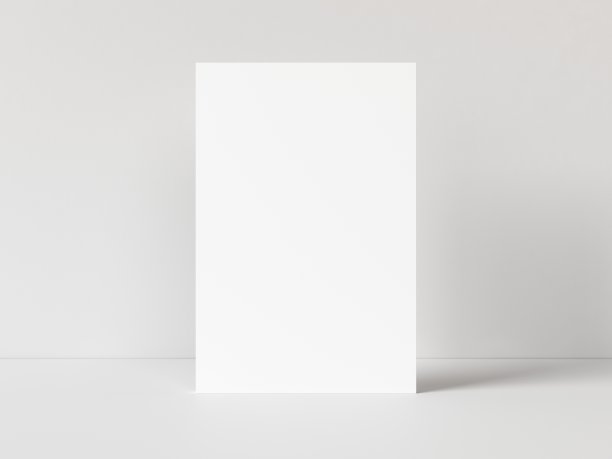 一个空白垂直矩形海报模板站在白色的桌子与白色的背景。三维演示图片下载