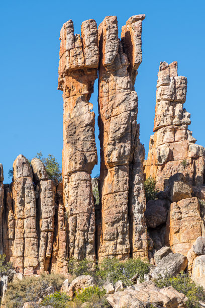 Dwarsrivier的Vensterklippe徒步小径上的岩层图片下载