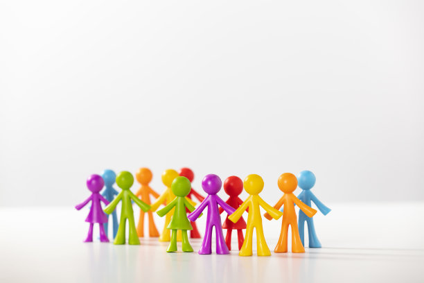 彩色塑料人偶——反种族主义、宽容、人道、多元、平等的理念图片下载