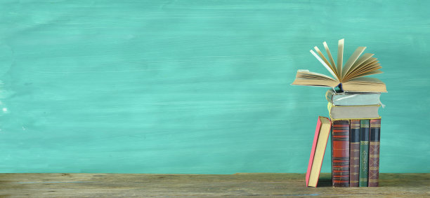 翻开书就一堆旧书，全景，不错的拷贝空间图片下载