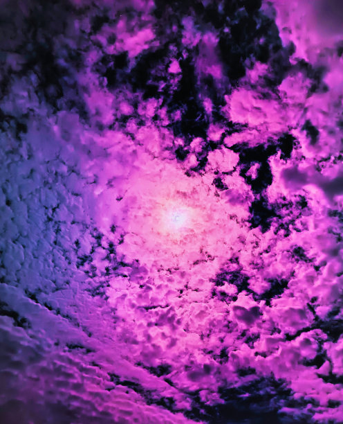 合成波云，粉色云和月亮图片下载