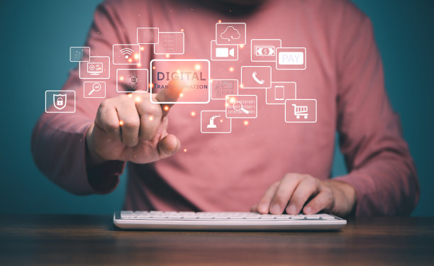 数字化转型技术战略：业务流程和数据数字化，优化和自动化运营，客户服务管理、互联网和云计算图片下载