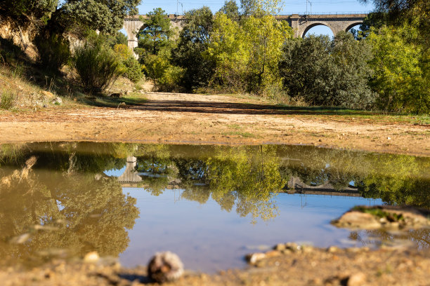 马德里瓜德拉拉马山的野溪水，图片下载