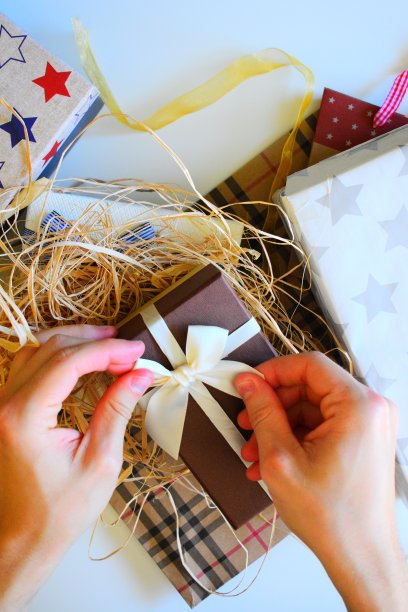 为假期打包礼物库存照片图片下载