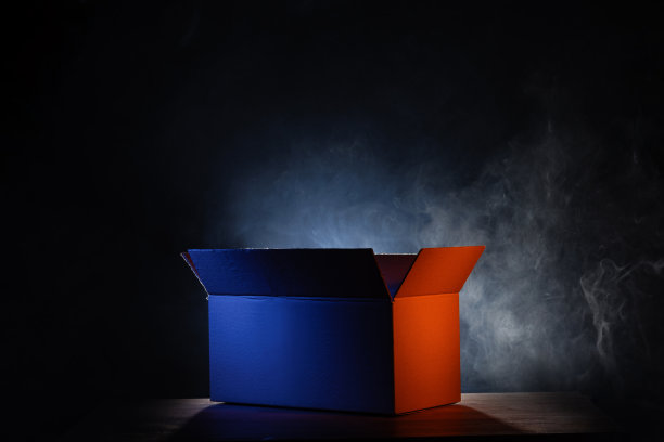 神秘的纸板箱图片下载