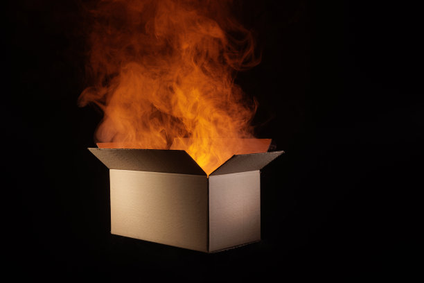 神秘的纸板箱图片下载