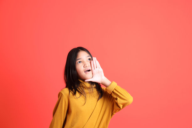 色彩斑斓的亚洲孩子图片下载