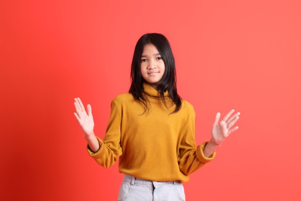 色彩斑斓的亚洲孩子图片下载