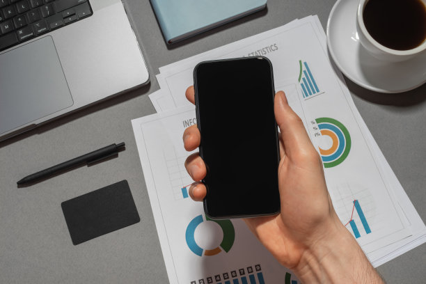 办公桌上有文件，记事本，电话和咖啡图片下载