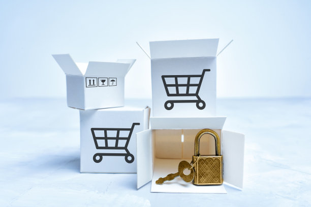 用白色标记送货箱和钥匙挂锁图片下载