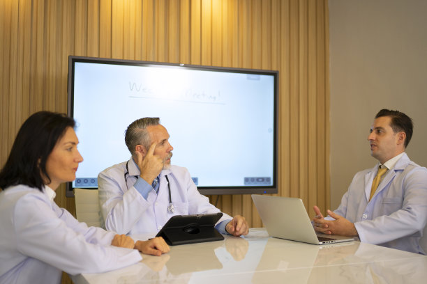 医生们正在医院开会。图片下载