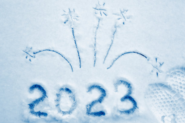2023年新年写在雪地上图片下载