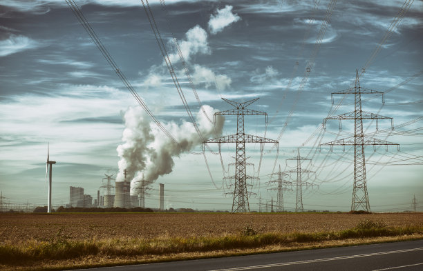 电力塔和褐煤发电厂图片下载