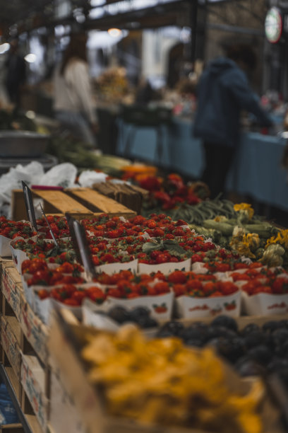 街市上的水果和蔬菜摊图片下载