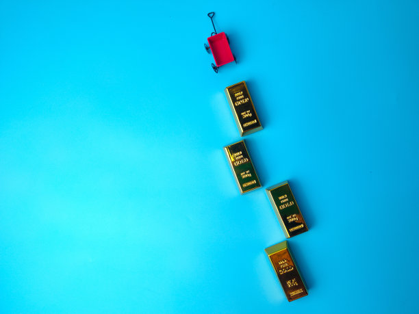 迷你花园金属和金色酒吧在蓝色的背景图片下载