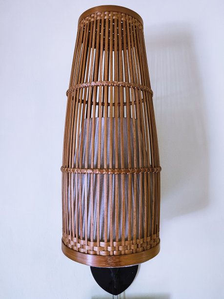 用竹子制成的装饰性灯罩图片下载