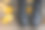 黑色的鞋子在秋天的背景与黄色的树叶。时尚鞋，秋季时尚，秋季销售概念。图片下载