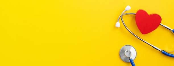 蓝色听诊器配红色心脏，医疗保健设计理念。图片下载