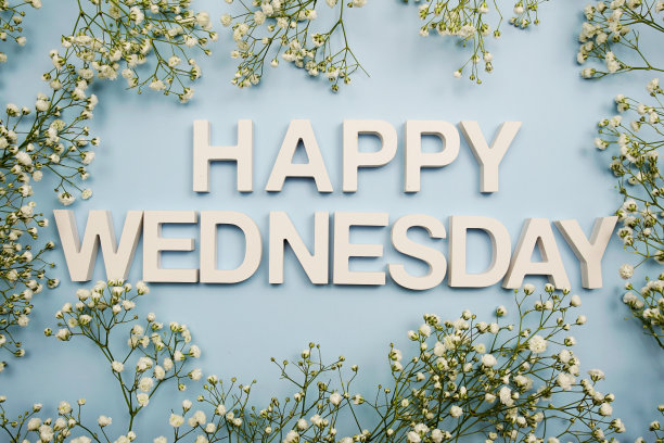 星期三快乐字母蓝色背景图片下载