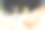 木匠在木梁上打孔。木质框架住宅建筑图片下载