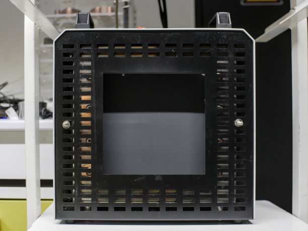 黑色机身，用于标定热像相机。图片下载