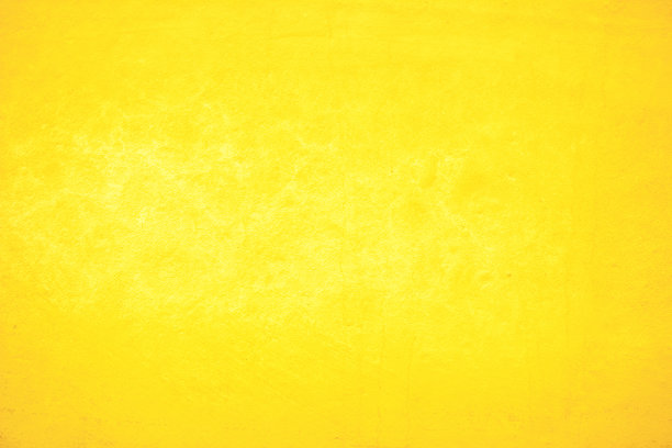 混凝土墙的纹理背景为橙色。抽象的垃圾鲜明的彩色背景与成长的效果。淡黄色油漆对比度低，质地粗糙，有空白装饰。图片下载