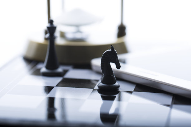 人工微模型，棋盘上棋子的特写图片下载