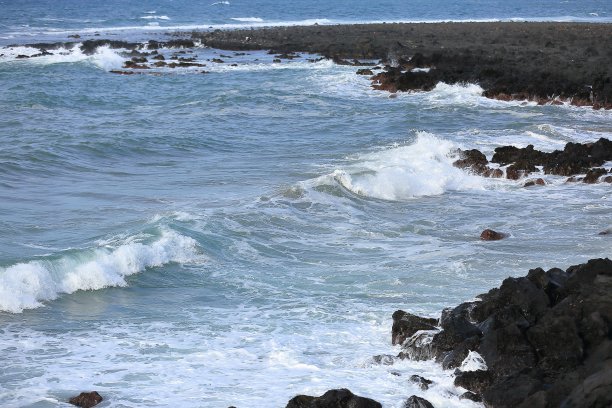 济州岛秋天的美丽海浪图片下载