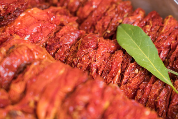 西班牙马略卡岛圣塔尼市西班牙农贸市场上的番茄干图片下载