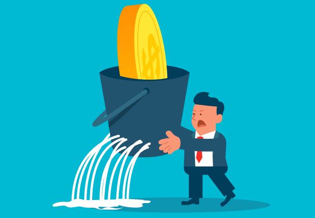 装满商人手中金币的桶漏了，财务损失和泄露，钱泄露了图片下载