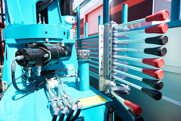 带杠杆和软管的液压系统图片下载