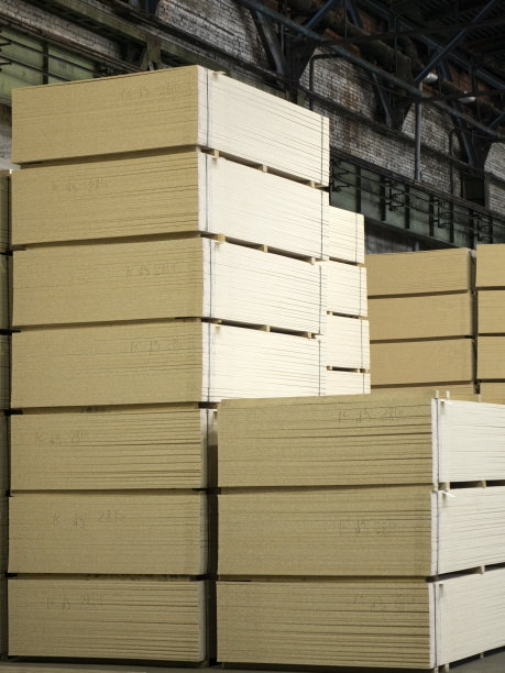 木材仓库:位于堆垛中的木材仓库工业木材图片下载