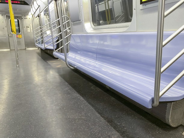 地铁座位和空白广告牌图片下载