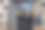 漂亮的年轻女子正在使用智能手机图片下载