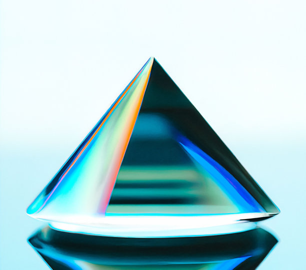 铬三角的特写与蓝光的反射图片下载