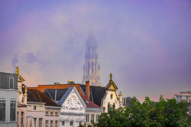 比利时布鲁塞尔市政厅塔楼，欧洲之都图片下载