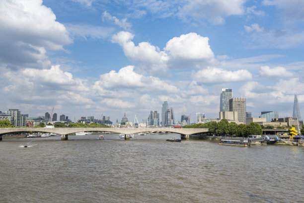 滑铁卢桥和泰晤士河图片下载