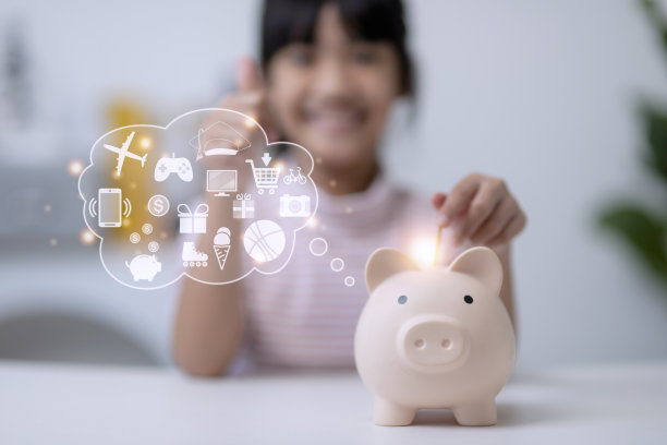 孩子，女孩，通过思考她的计划来规划她的未来。图片下载