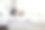 年轻的东亚妇女躺在她的背部在一个现代家庭卧室床-库存照片图片下载