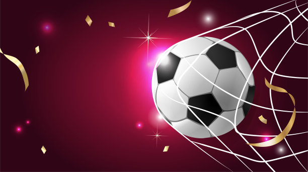 红色背景上球门里的足球。图片下载