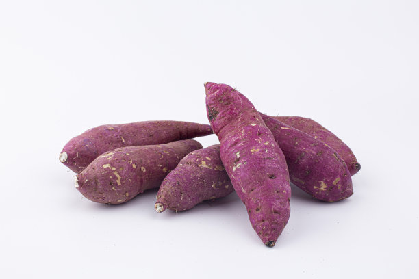 白底上的红薯。图片下载