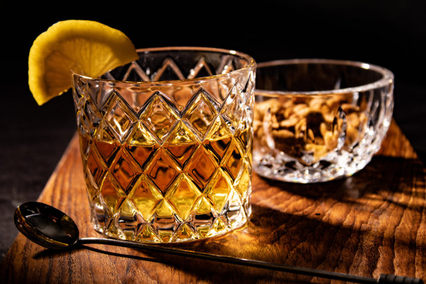 鸡尾酒反射图片下载