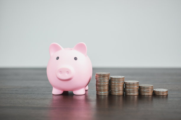 攒钱买房子住。房地产业务增长。投资房产财富为家。图片下载